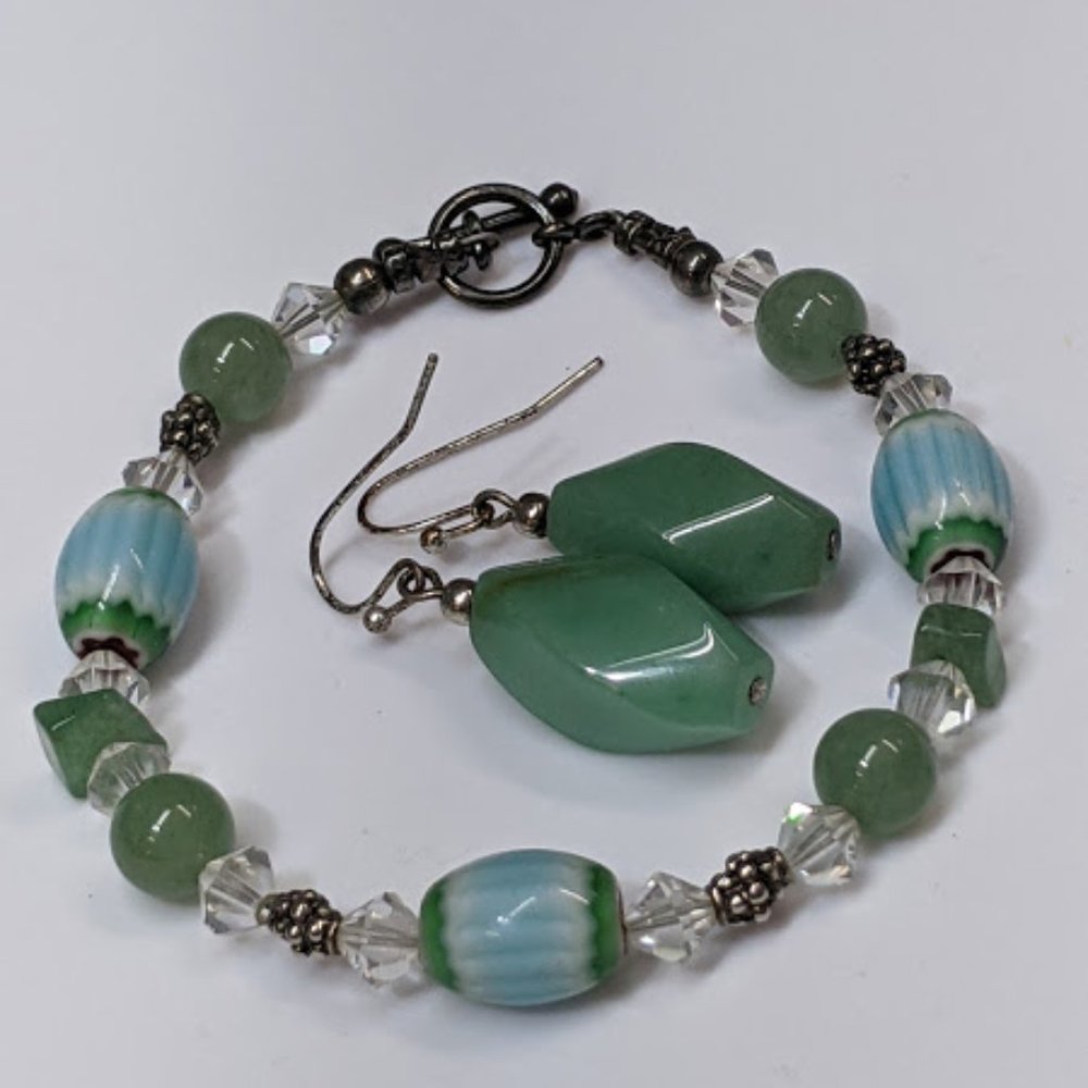 Twisted Green Stone & Melon Bead Crystal Jewelry